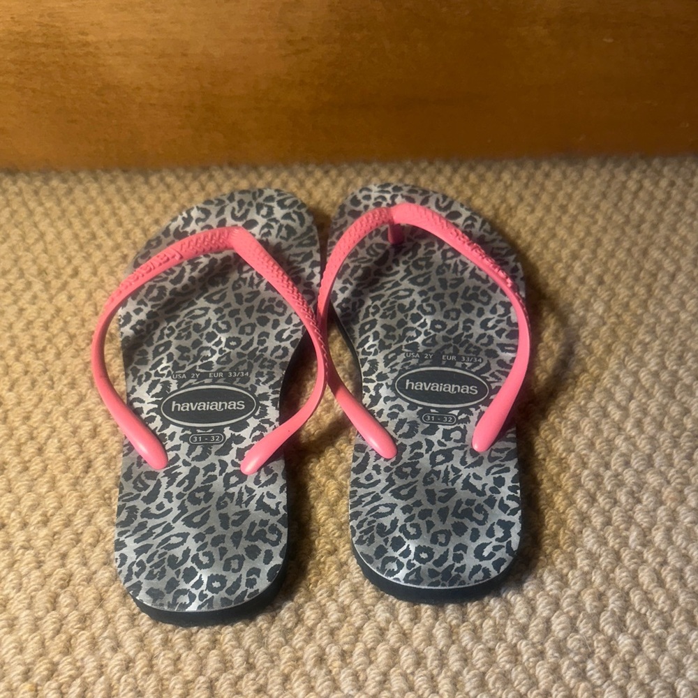 Havaianas Kids' Pink Strap Leopard Flip Flops